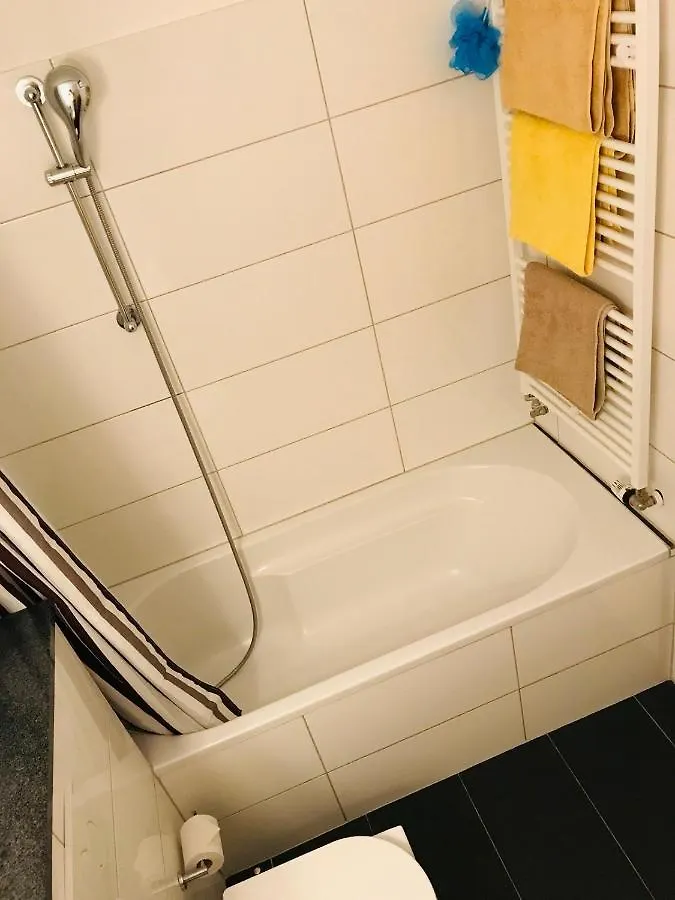 Messe Apartment Koeln West  קלן